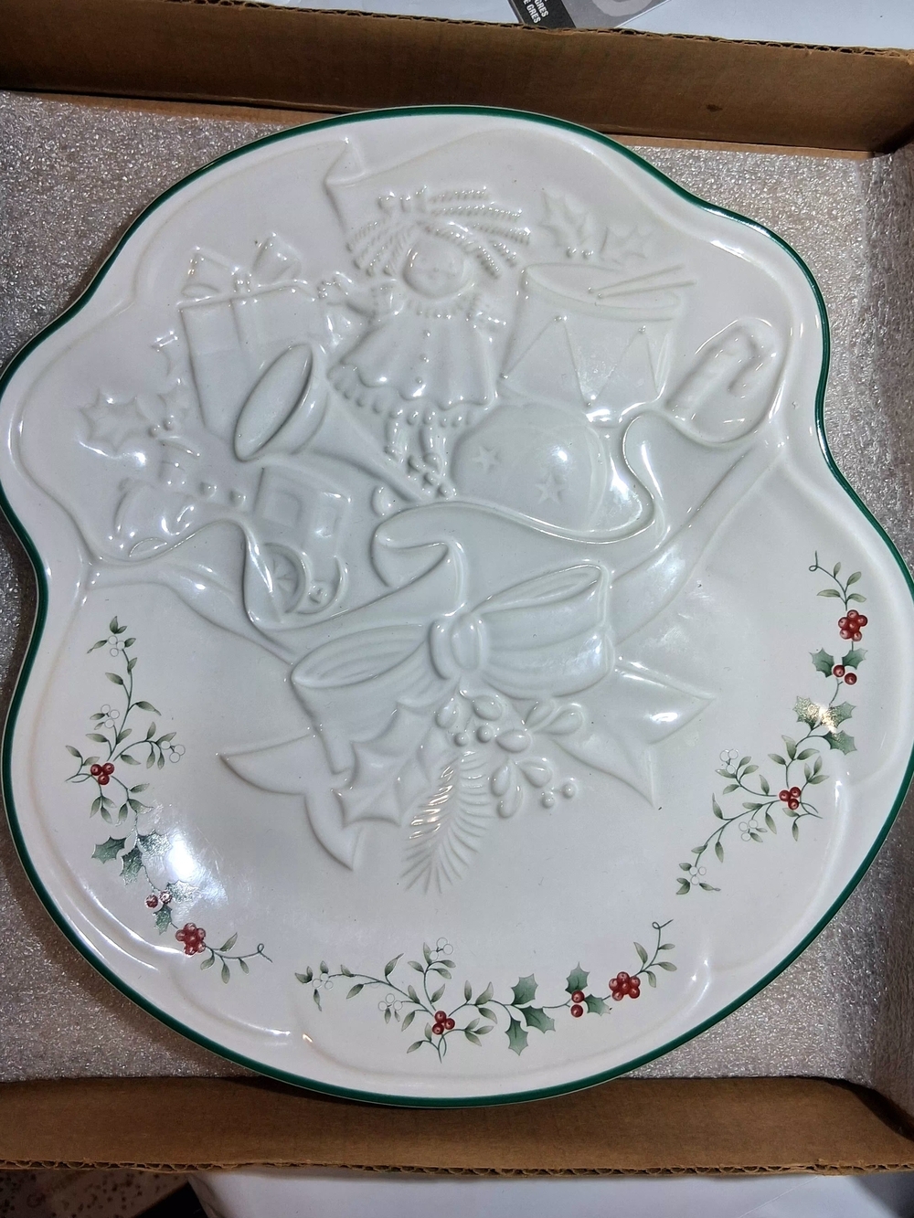 Pfaltzgraff WINTERBERRY Plate Goodies 109-278-00 ESTATE SALE 1997 - Picture 11 of 11